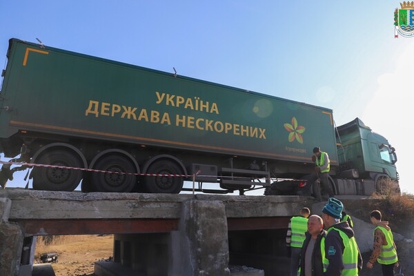 На трассе Одесса-Рени после ДТП расширяют "опасный" мост