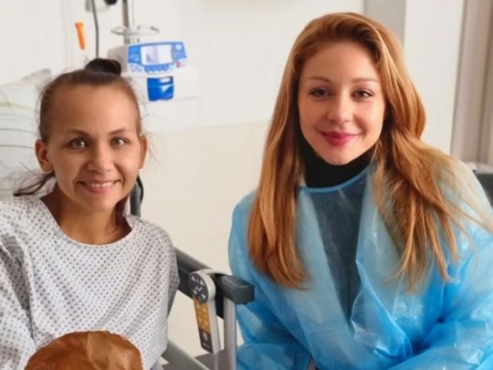 «Коли взяла мене за руку, я заплакала»: Тіна Кароль провідала у Німеччині рятувальницю, яка дивом вижила після ракетного удару