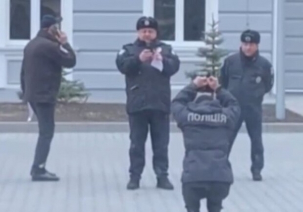 Сотрудников Одесского университета внутренних дел уволили за издевательство над студентом 