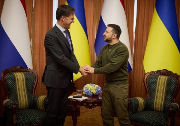 Владимир Зеленский в Одессе обсудил с премьер-министром Нидерландов усиление ПВО и защиту "зерновых коридоров" Владимир Зеленский в Одессе обсудил с премьер-министром Нидерландов усиление ПВО и защиту "зерновых коридоров"