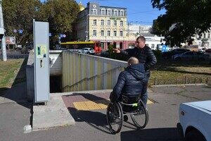 В Одессе заработали электрические подъемники для людей с инвалидностью
