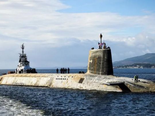 Балістична ракета мало не впала на голову британському міністру оборони