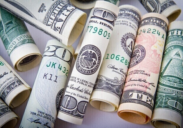 Курс валют в Украине 13 февраля 2024 года: сколько стоит доллар и евро