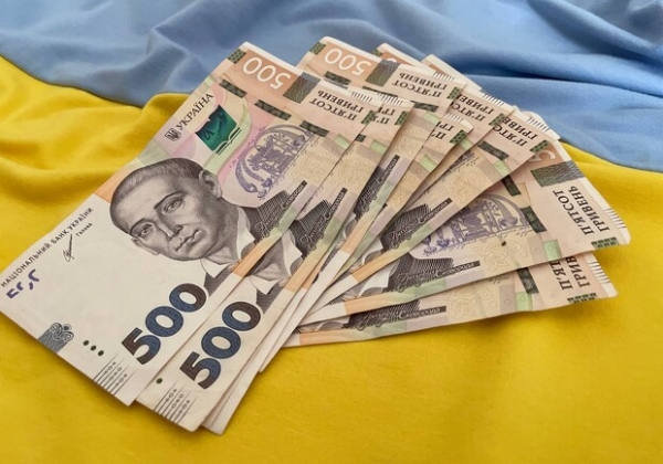 Подвеска пенсий, выплаты ВПЛ и регистрация на НМТ: что изменится в Украине с 1 марта
