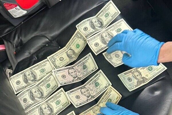 Инспектор Одесской таможни наживался на вывозе из Украины наличных денег: какое наказание ему грозит Инспектор Одесской таможни наживался на вывозе из Украины наличных денег: какое наказание ему грозит
