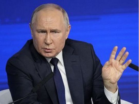 Змушують голосувати за&nbsp;путіна: в&nbsp;росії держслужбовцям розсилають &laquo;додаток лояльності&raquo;