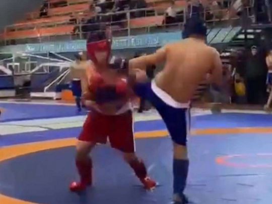 Чемпіон світу з кікбоксингу помер просто під час бою ММА: момент потрапив на відео