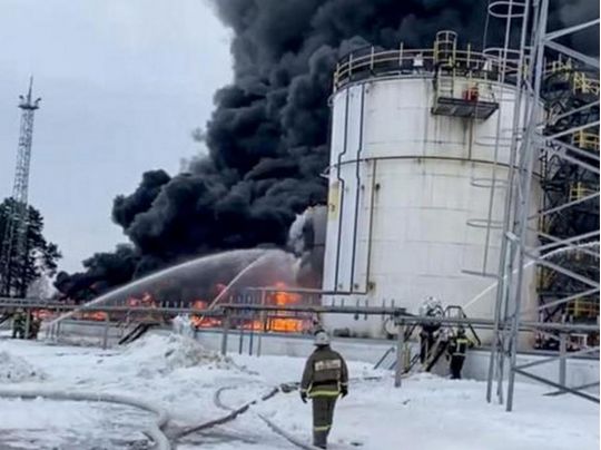 Удари українських дронів по нафтопереробних заводах рф: чому це важливо