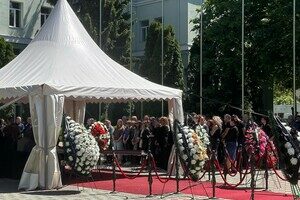 Погибли от российского удара: в Одессе простились с проректором МГУ Борисом Васильевым и собакой Кетти