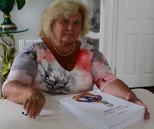 «Полуниця символізує молодість, здоров’я та життєдайну силу сонця», — колекціонерка фарфору Людмила Карпінська-Романюк