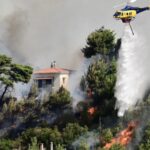 Разрушительный лесной пожар в Греции: массовая эвакуация и борьба со стихией