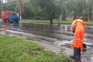 В Одессе из-за непогоды полностью затопило некоторые улицы, не курсируют несколько трамваев (обновлено)