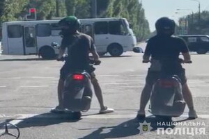 В Одессе и области подростки и молодой парень снова поджигали авто военных