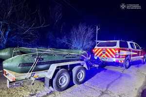 В Одесской области двое подростков застряли на льду и чуть не провалились в пруд