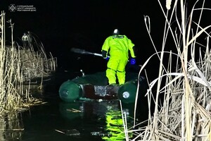 В Одесской области двое подростков застряли на льду и чуть не провалились в пруд