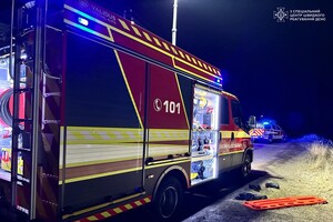 В Одесской области двое подростков застряли на льду и чуть не провалились в пруд