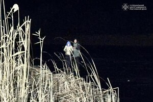 В Одесской области двое подростков застряли на льду и чуть не провалились в пруд
