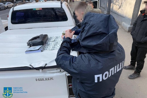 Вымогал у предпринимателя 12 тысяч долларов: в Одесской области главу поселкового совета разоблачили во взяточничестве