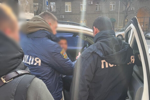 Вымогал у предпринимателя 12 тысяч долларов: в Одесской области главу поселкового совета разоблачили во взяточничестве