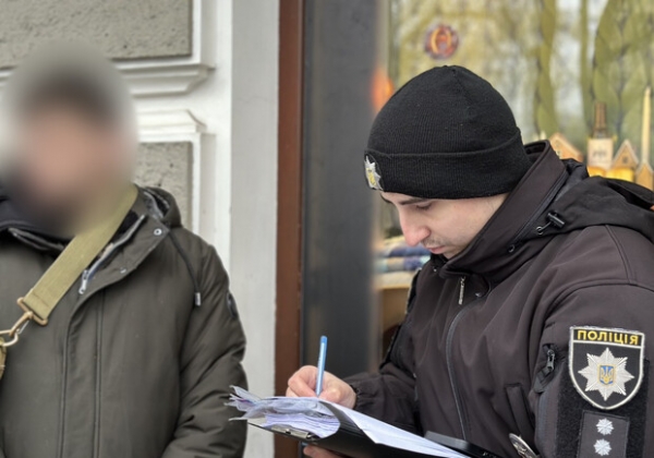 В Одессе работник РТЦК и СП обещал за взятку "помочь" мужчинам избежать мобилизации