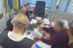 Вымогал у предпринимателя 12 тысяч долларов: в Одесской области главу поселкового совета разоблачили во взяточничестве