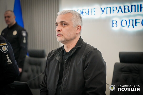 В Одессе родным погибших от ракетного удара полицейских вручили награды Президента Украины