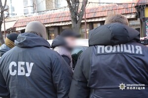 Военнослужащие из Одессы за взятку "помогали" мужчинам избегать фронта
