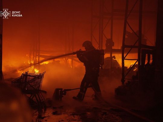 Київ під ударом «Шахедів»: пожежі спалахнули у двох районах столиці (фото, відео)