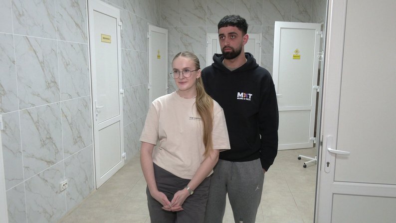 «Плануємо навіть коктейль-паті — безалкогольне, звісно, але з настроєм!»: як молода пара барберів дарує позитивні емоції пораненим захисникам