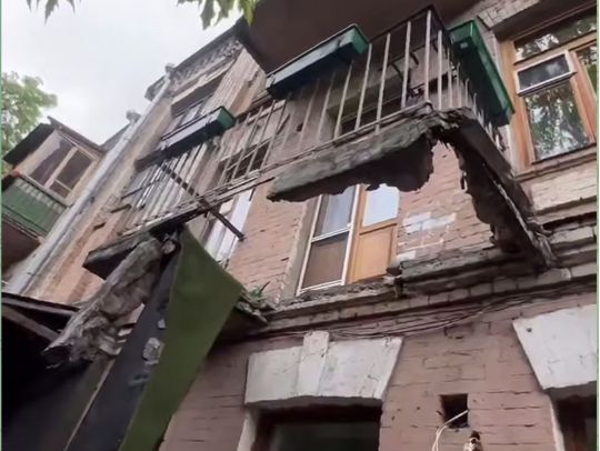 Не&nbsp;дрон і&nbsp;не&nbsp;ракета: у&nbsp;Києві обвалився балкон з&nbsp;американським режисером
