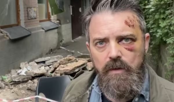 Не&nbsp;дрон і&nbsp;не&nbsp;ракета: у&nbsp;Києві обвалився балкон з&nbsp;американським режисером