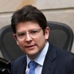 Кандидат в президенты Колумбии получил выстрел в голову на митинге