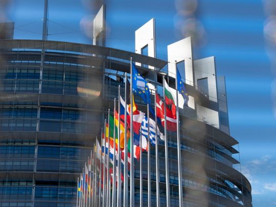 Євросоюз знову продовжив термін тимчасового захисту для українців: названо нову дату закінчення