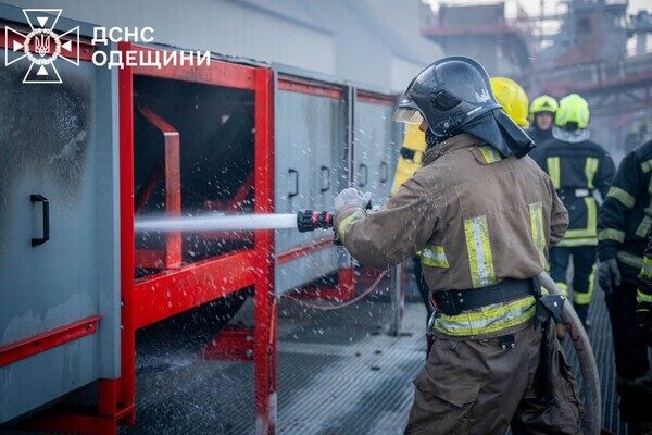 Масштабный пожар в порту Одесской области: загорелась транспортная лента