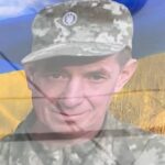 Особливо щемливим моментом стало вручення прапора України доньці бійця: на Донеччині загинув стрілець з Вінниччини