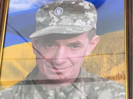 Особливо щемливим моментом стало вручення прапора України доньці бійця: на&nbsp;Донеччині загинув стрілець з&nbsp;Вінниччини
