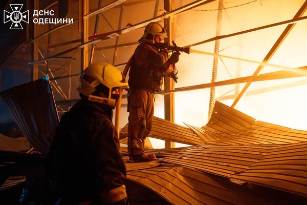 Загорелся промышленный объект: последствия ночной атаки БпЛА на Одессу