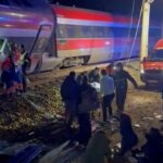Трагедія в Іспанії: зіткнення двох швидкісних потягів забрало життя понад 20 людей (фото, відео)