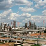 В росії вибухи через атаку дронів: горить нафтобаза, влада може евакуювати людей