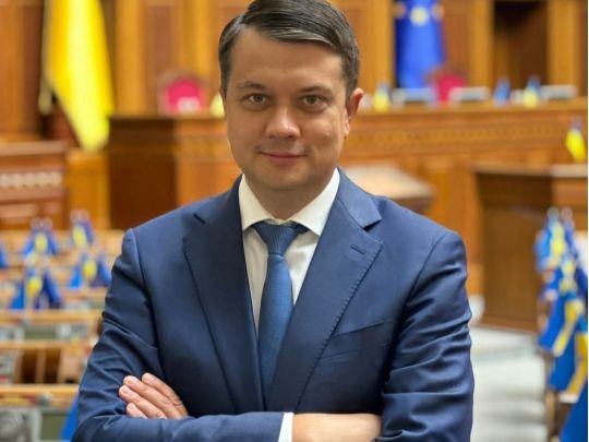 Експерт нагадав про фінансування партії Разумкова проросійськими олігархами
