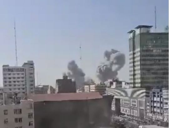 Війна на&nbsp;Близькому Сході: на&nbsp;удари по&nbsp;своїх містах Іран відповів обстрілами Ізраїлю, ОАЕ, Бахрейну, Катару та&nbsp;Кувейту (відео)