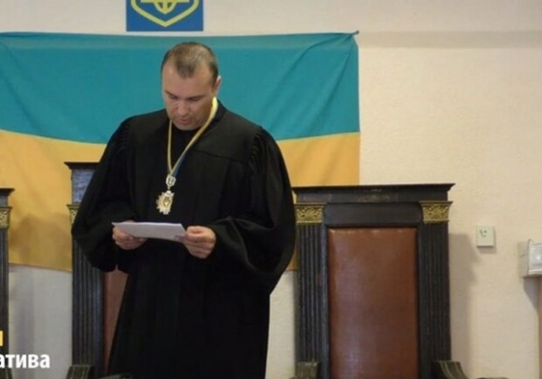 Судья, кусавший полицейских, возглавил суд в Одесской области и уже имеет новый срок в должности