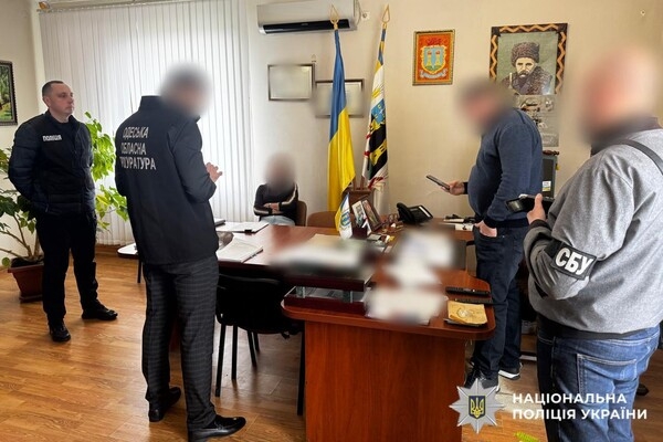 Махинации с государственной землей: в Одесском районе задержали председателя сельского совета