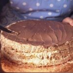 Як вийняти торт з форми, щоб він не розвалився: ці хитрощі кондитера завжди працюють