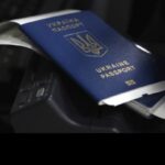 Виїзд за кордон обмежили: з якими документами українців не пропустять