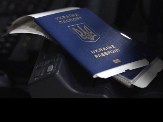 Виїзд за&nbsp;кордон обмежили: з&nbsp;якими документами українців не&nbsp;пропустять