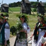 Дівочі ворожіння та обереги на Зеленому тижні: яких звичаїв дотримувались українці напередодні Трійці, щоб забезпечити добробут та захист