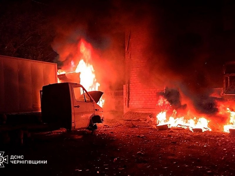 Горять будинки і&nbsp;садочки, серед постраждалих&nbsp;&mdash; діти: росіяни вдарили ракетами по&nbsp;Україні (фото)